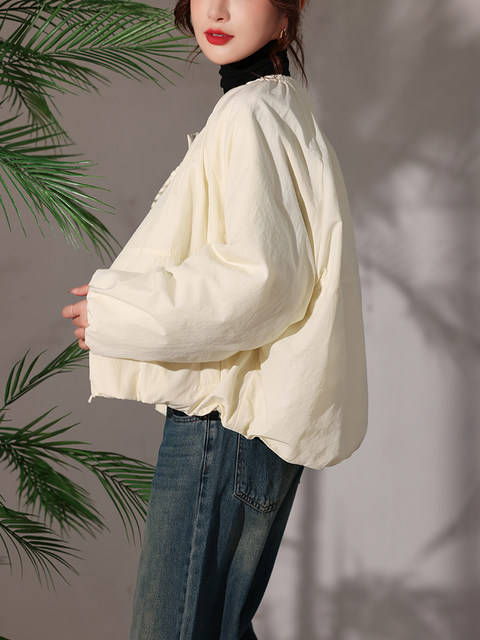 Lightweight and Loose-Fitting 90% White Duck down Jacket for Women, 2024 Winter New Fashion, Trendy Drawstring Short Coat