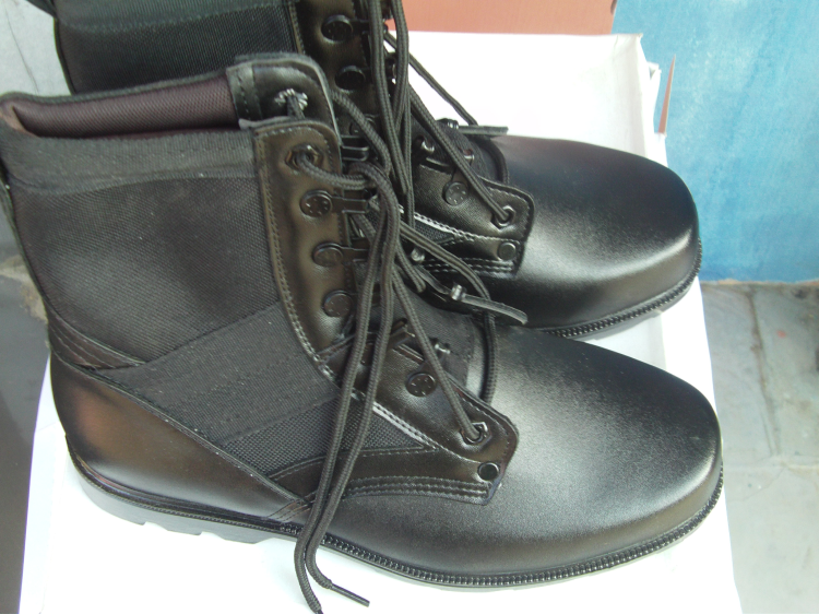 Boots militaires en cuir - lumière - Ref 1398596 Image 16