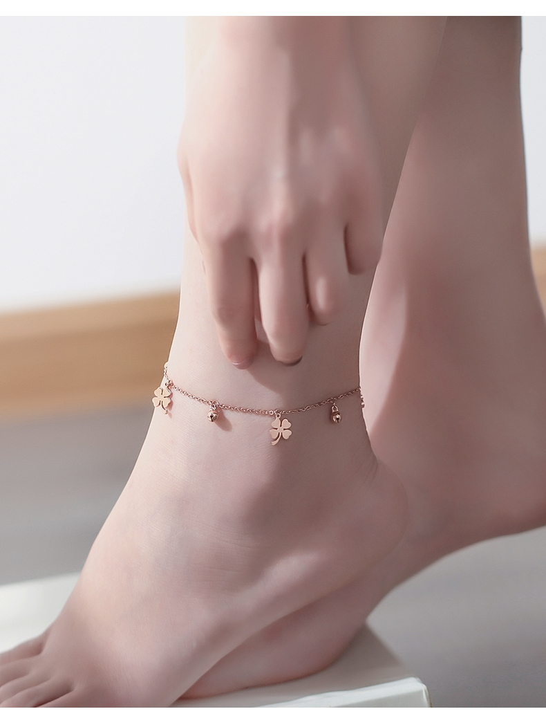 Nhật Bản và Hàn Quốc mắt cá chân chuỗi trang sức chân chuỗi titan thép vàng hồng bốn lá cỏ ba lá vòng chân nữ âm thanh cá tính phiên bản Hàn Quốc lắc chân nữ hàn quốc