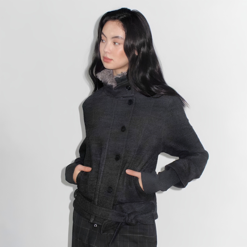 2026 Trendy Wool Coat with Stand Collar, Slim Fit, Urban Style, Tie-Up Fur Collar, Short Woolen Coat for Autumn and Winter 2026 Trendy Wool Coat with Stand Collar, Slim Fit, Urban Style, Tie-Up Fur Collar, Short Woolen Coat for Autumn and Winter