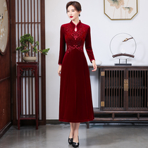 Autumn and winter cheongsam 2021 new long sleeve gold velvet modified dress mother red mother-in-law wedding feast
