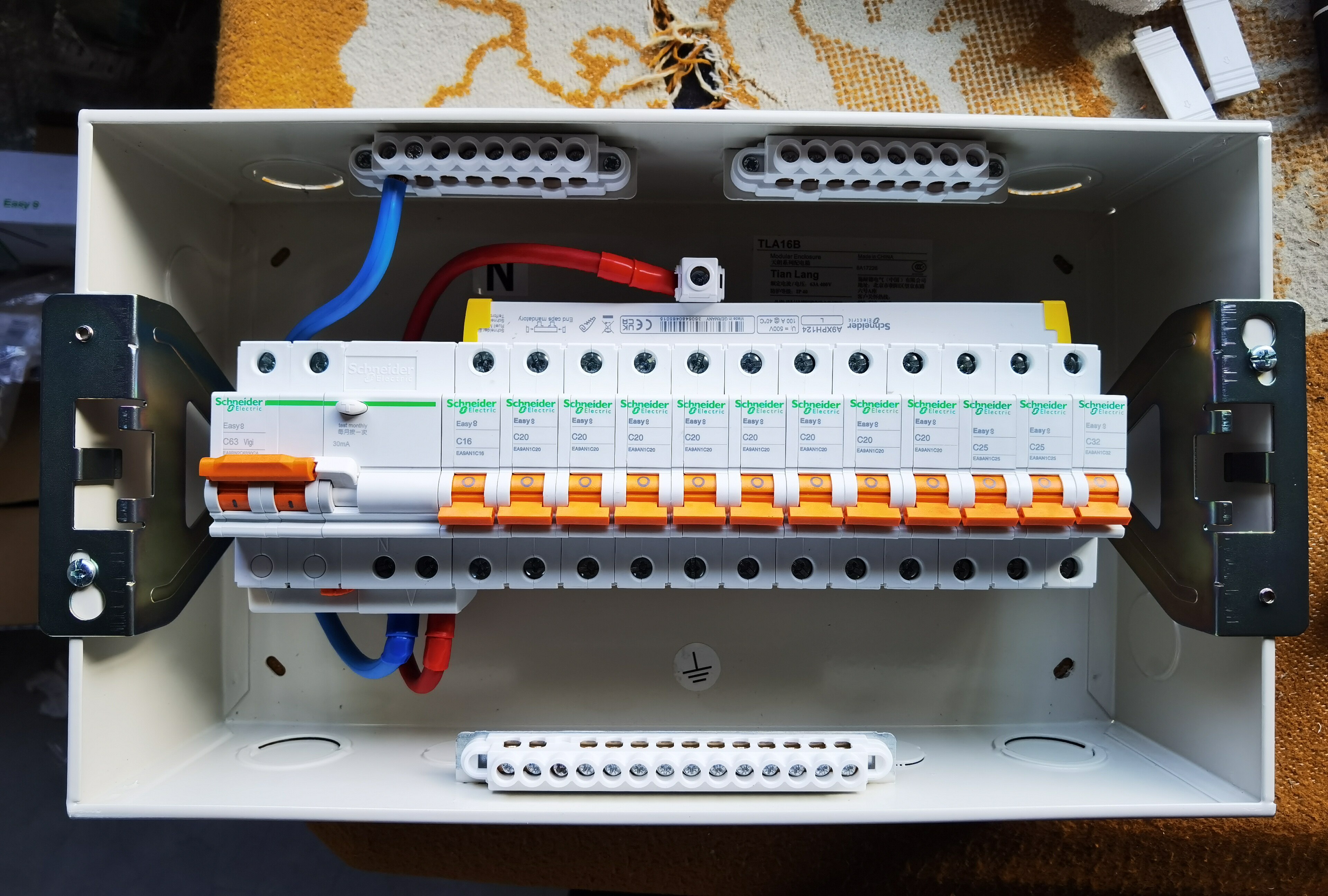 Schneider 16-loop package Tianlang leakage protection German imported busbar European standard wiring