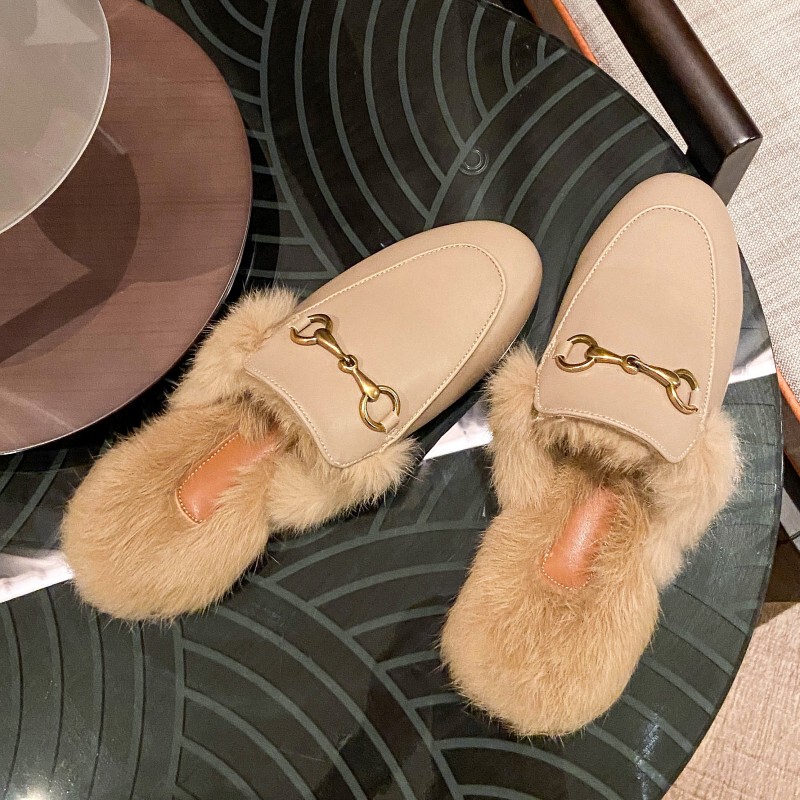 Furry Half-Slippers for Women, Suitable for Outdoor Wear in Spring, Popular Mule Style, Trendy Fur-Integrated Rabbit Fur Closed-Toe Flat Shoes in Milk Tea Color