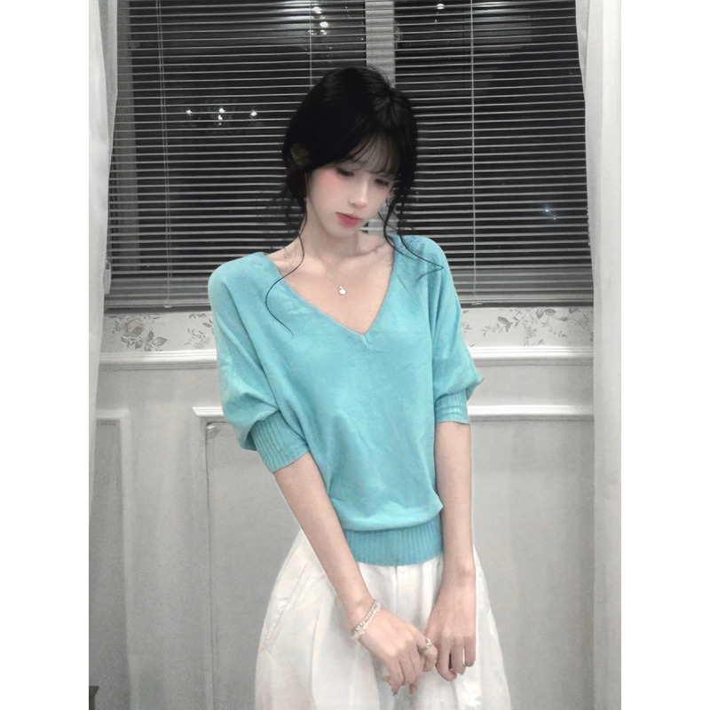 Korean-Style Retro Patchwork Green V-Neck Knit Top for Women, Summer Slim-Fit Design, Versatile Casual Trendy Top