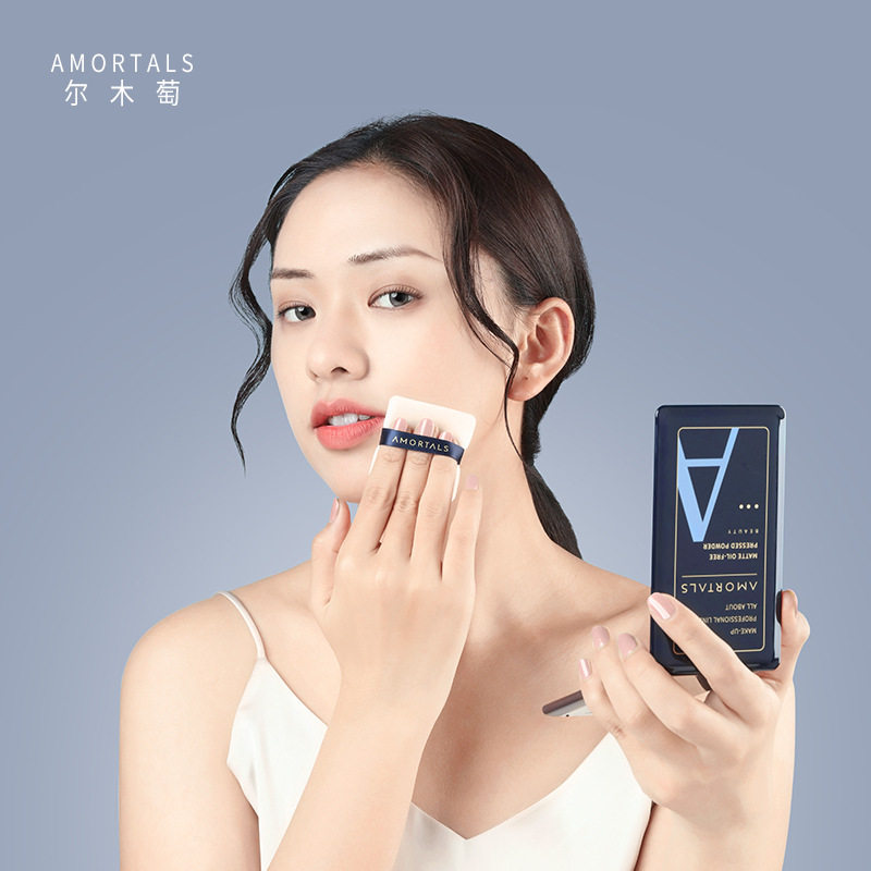 AMORTALS尔木萄超A柔焦蜜粉饼控油定妆粉饼持久补妆遮瑕隐匿毛孔怎么用才不假面?保姆级手法大公开!_粉饼_淘宝美妆网