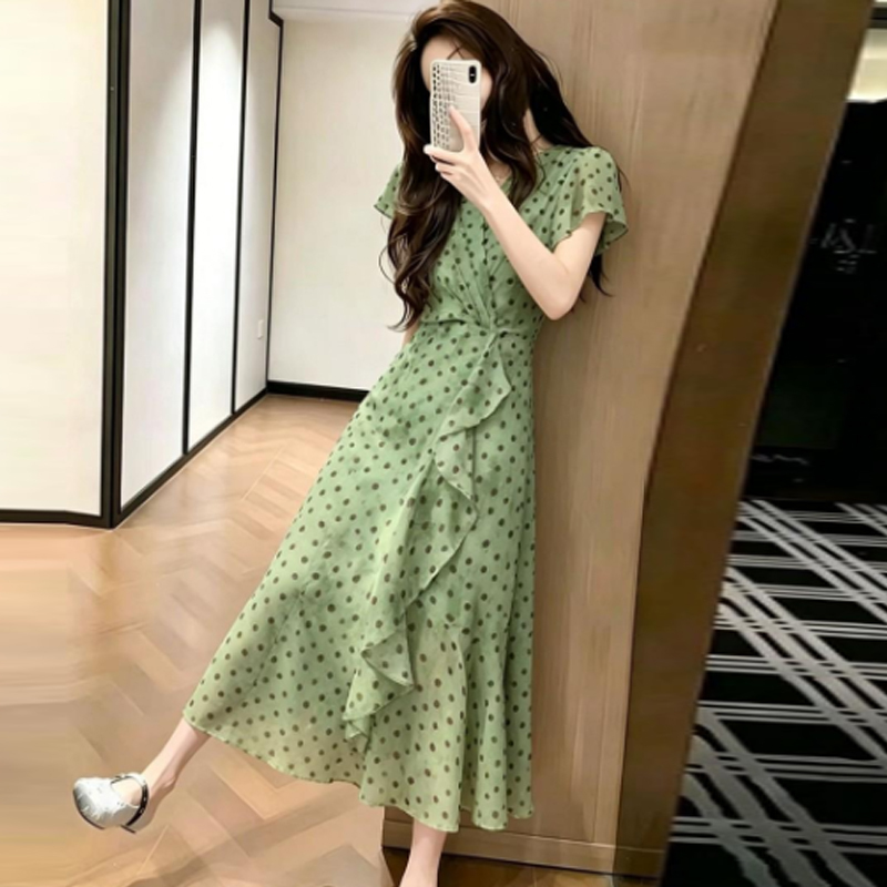 Unique and Beautiful Polka Dot Gentle Style Dress for Women, 2026 Summer New Fashion, Age-Reducing, Waist-Cinching, Elegant Mid-Length Dress Unique and Beautiful Polka Dot Gentle Style Dress for Women, 2026 Summer New Fashion, Age-Reducing, Waist-Cinching, Elegant Mid-Length Dress
