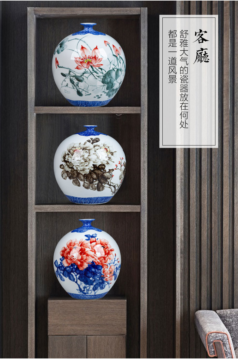 Hand draw freehand brushwork in traditional Chinese jingdezhen ceramics pomegranate round bottle vase furnishing articles sitting room of Chinese style household flower decorations