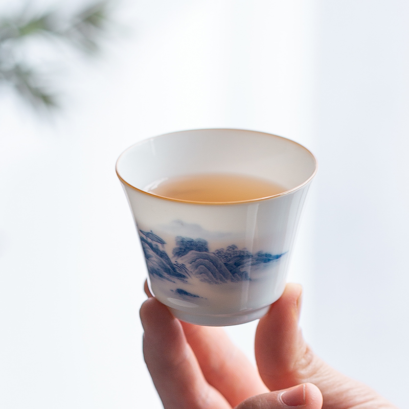 The Escape this hall ceramic cups master cup of jingdezhen blue and white sample tea cup hand - made scenery kung fu tea cups single CPU