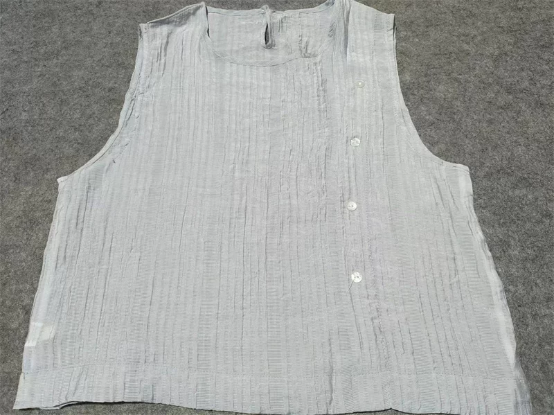Thin cool summer tank top, vest sleevless with a round collar