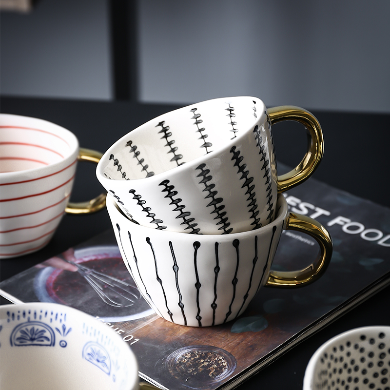 Creative move under the glaze color hand - made ceramic keller cup with a spoon, lovers ultimately responds a cup of coffee cup gift giving