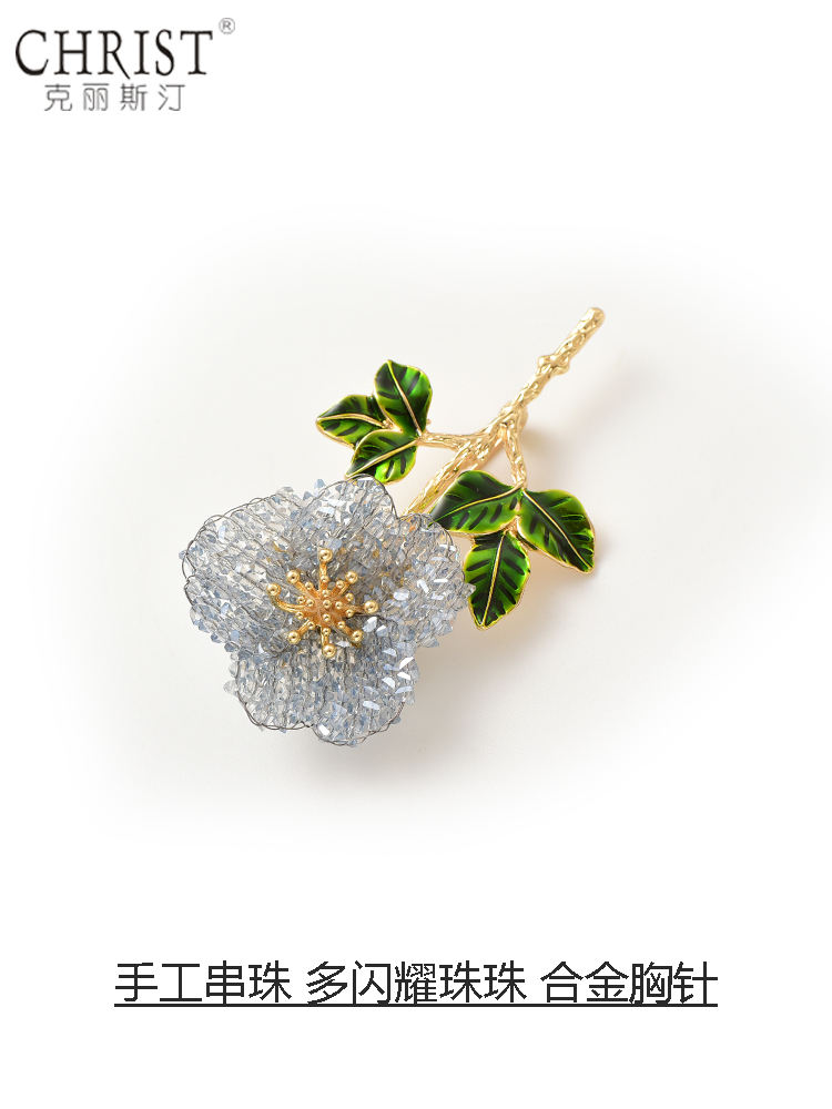 林小姐佩戴水仙花胸针惊艳企业年会