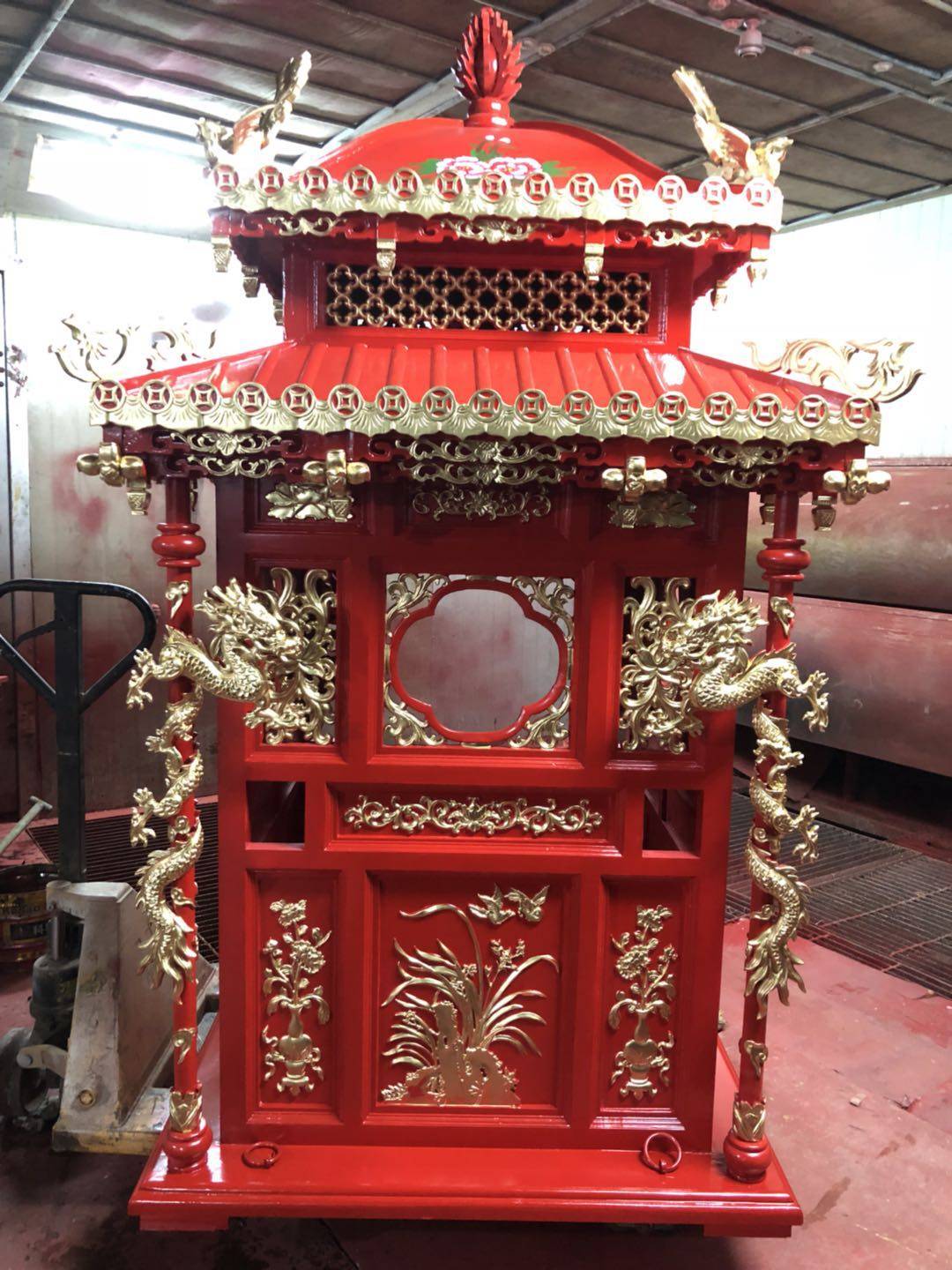 Manufacturer Direct Sale Temple Buddhist Avenue View fragrant Zhangmu Large Buddha's palanquin Buddha sitting in a palanquin car