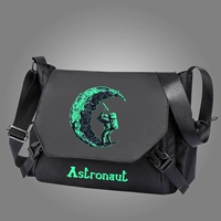 Светящее пространство копает луну