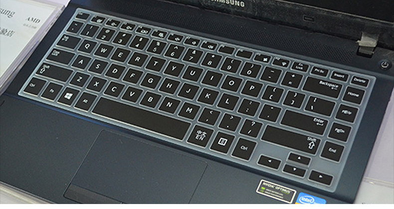 Samsung 270e4 series_04.jpg