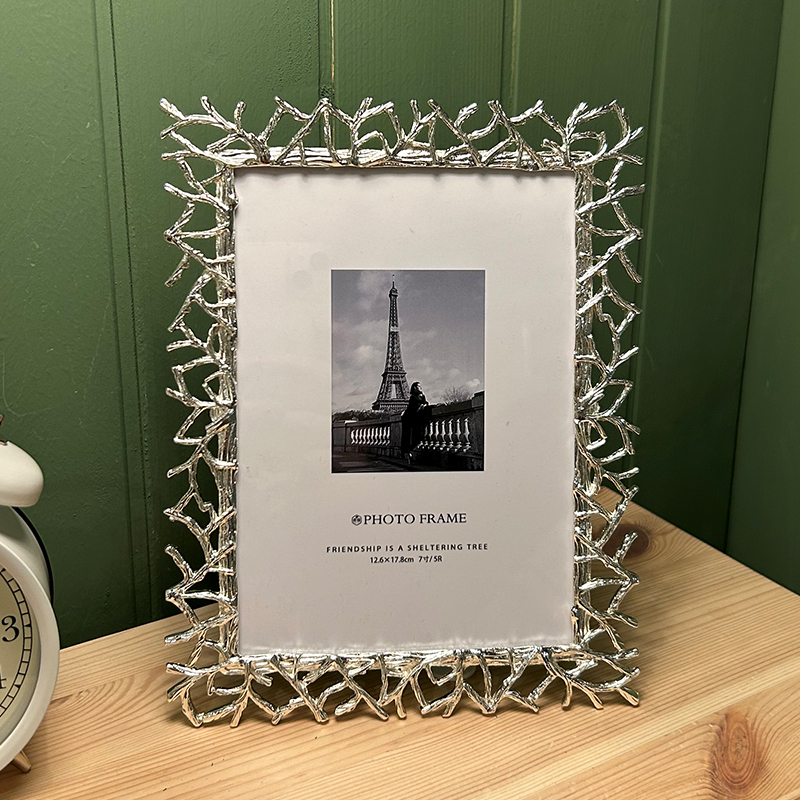 6inch 7inch Picture Frame Display Stand, Simple and Luxurious, Gold Living Room Decoration, Coral Photo Frame Ornament, Metal, Dual-Use for Horizontal and Vertical Placement, Silver