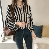 Spring and autumn 2021 new outer wear wild design sense niche vertical striped shirt female ins wind long-sleeved top