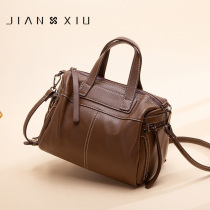 Jane Xiu leather bag 2021 New Tide retro shoulder shoulder bag female soft leather mother bag middle-aged cross small bag