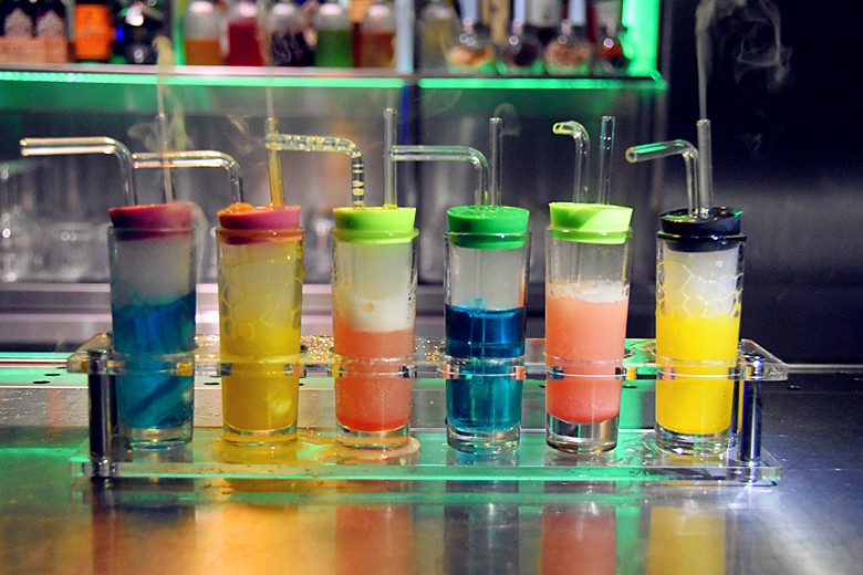 Gold Quality Wine With Rubber Straw Lid Thickened Bullet Cup Mashed Egg-shaped Chicken Cups Tail Wine Dry Ice Chinese Wine Cups