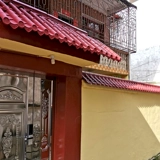 Белая золотая плитка крыша крыши крыши античного синтетического