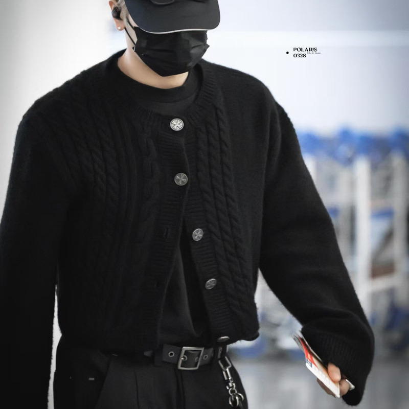 Erd, the Melancholic Rich Second-Generation Son Wang Jiaer, Wears a Cable-Knit Sweater, a Casual Cardigan Sweater Jacket for Both Men and Women