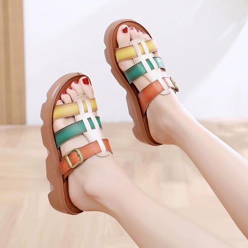 Модные комфортные летние тапочки для матери на платформе, нескользящие слайдеры, городской стиль, из натуральной кожи