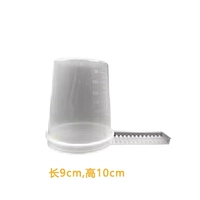 Курица тонет, пьющий воду