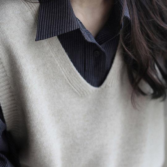 秋装新款针织马甲女高端100纯山羊绒V领叠穿无袖毛衣背心气质坎肩