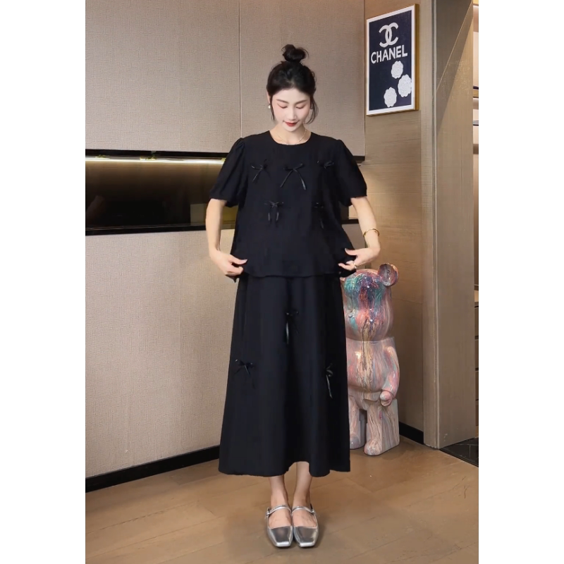 2024 Summer New Maternity Set Simple Round Neck Heavy Embroidery Bow Top Pig Nose Button Skirt 2024 Women