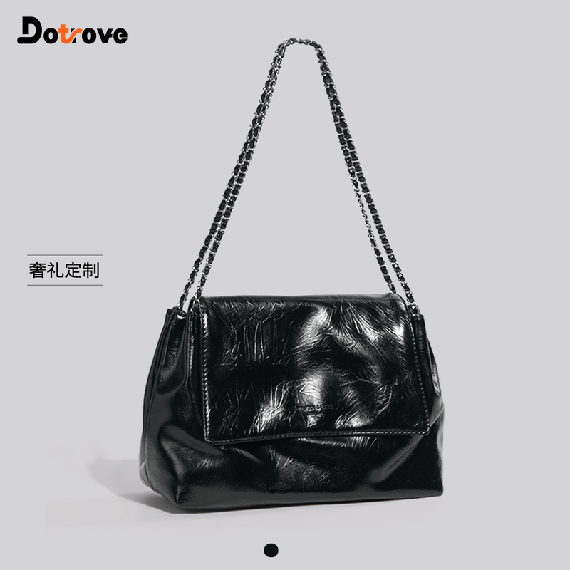 Trendy and Sophisticated Black Chain Tote Bag for Women, 2026 New Model, Large Capacity, Suitable for Daily Commute, Shoulder or Underarm Carry