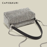 Сумка подмышку, сумка на одно плечо, изысканный стиль, инкрустировано бриллиантами, городской стиль