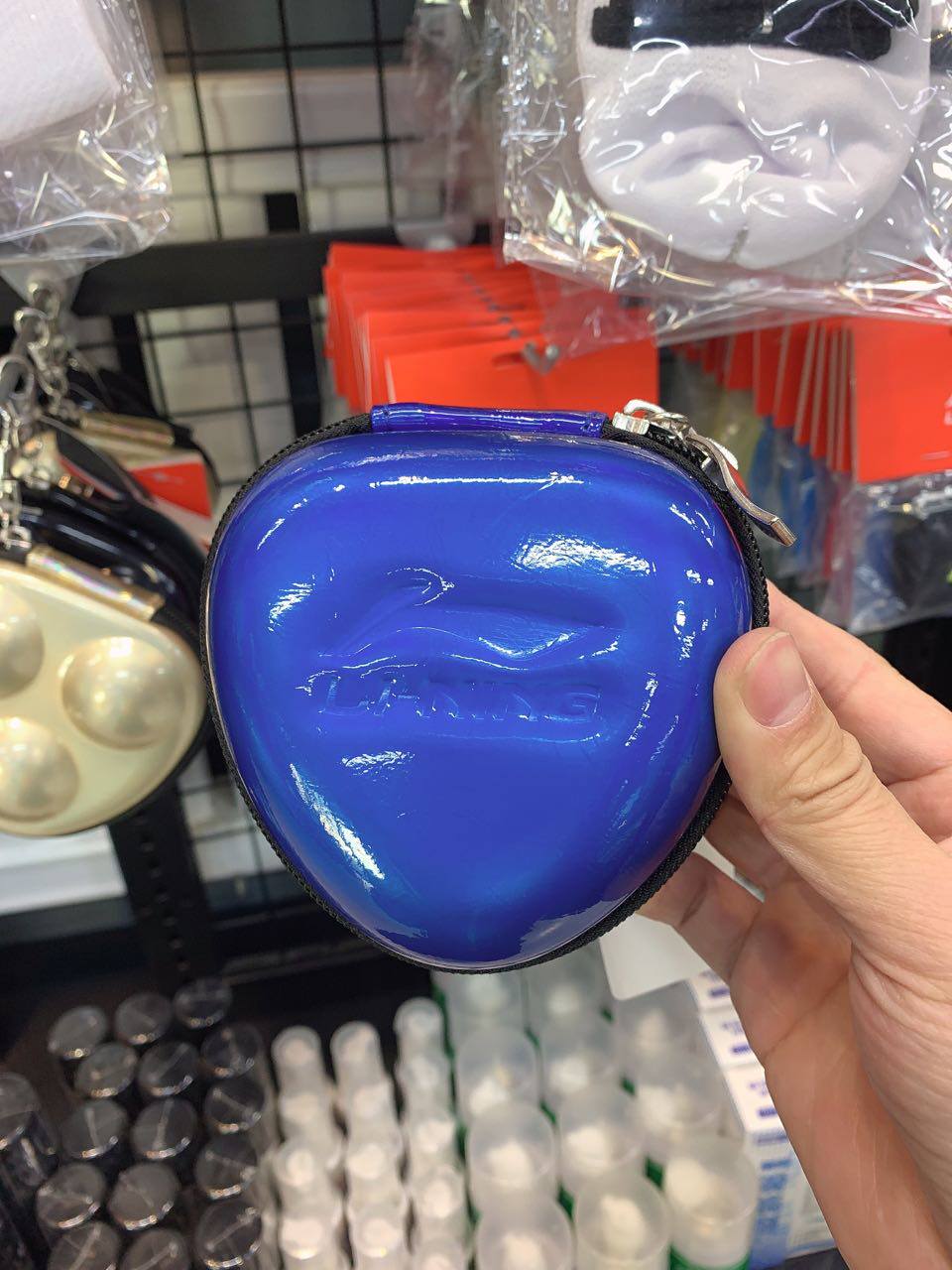 Oriental table tennis Li Ning hard table tennis ball box 3 balls table tennis storage box portable hanging chain small ball box