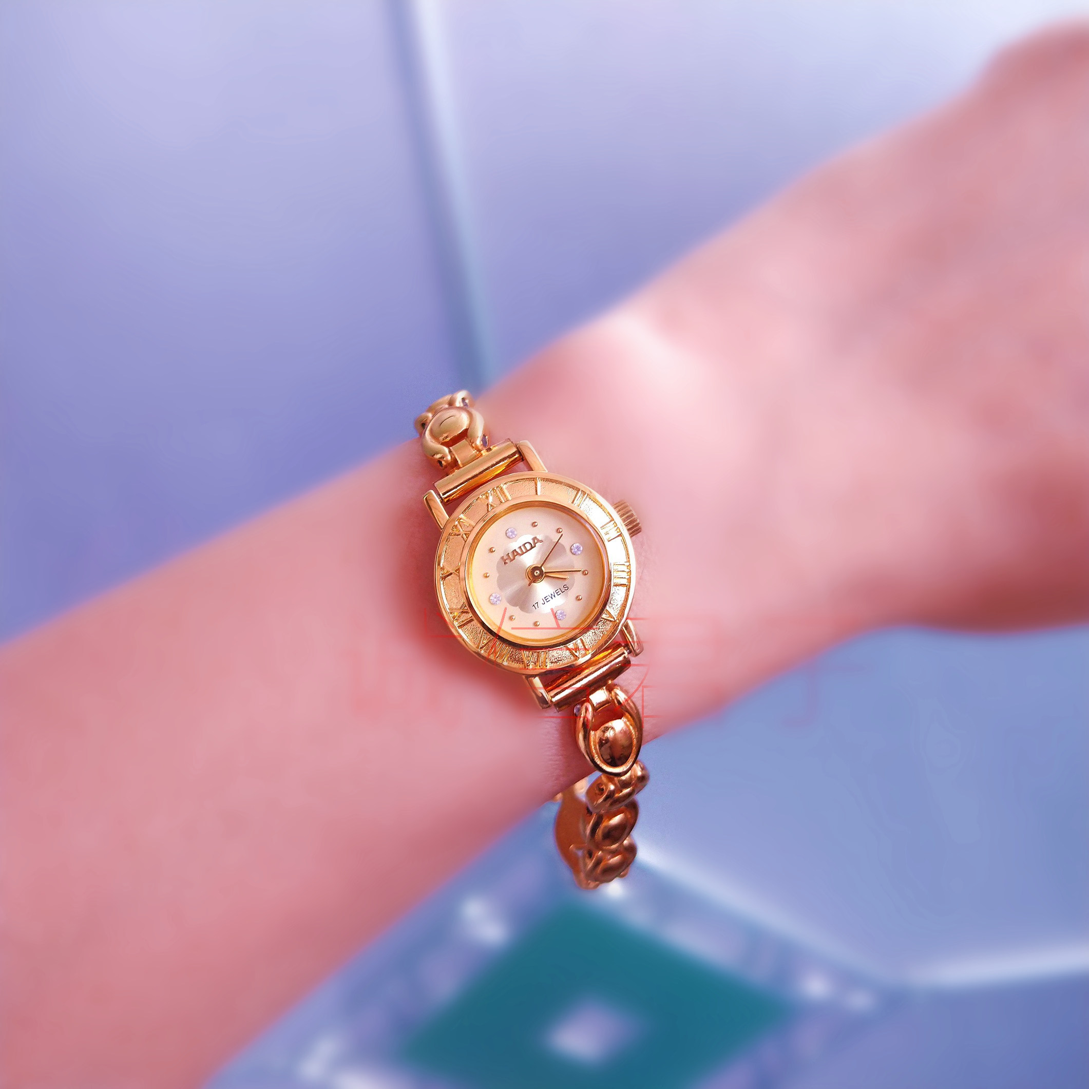 Homegrown old watch stock Shanghai Handwatch Three-factory Haida Handmade Machinery core Women's manual upper-stringed female meter