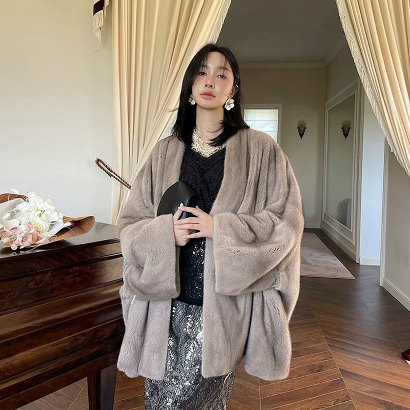 2026 Winter New V-Neck Large Cape Loose Lazy Style Mink Fur Coat Whole Mink Fur Coat for Women