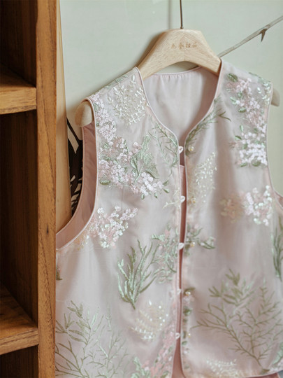 新中式粉色马甲女夏季薄款外穿背心坎肩刺绣年轻款国风吊带裙套装