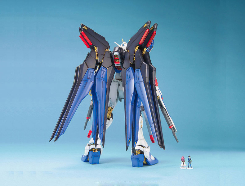 Mô hình Gundam Bandai MG1 / 100 Assault Freedom Gundam SEED Stike Freedom - Gundam / Mech Model / Robot / Transformers 	mô hình robot chiến binh