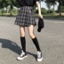 Mùa thu và mùa đông Phụ nữ Hàn Quốc thiết kế sang trọng retro kẻ sọc Váy len cao eo mỏng Một chữ hakama váy ngắn Váy