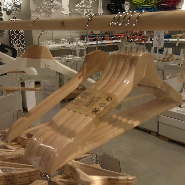 IKEA Boomerang ໄມ້ແຂງ hangers ສີໄມ້, ບ່າກ້ວາງ, traceless, ບໍ່ເລື່ອນ, ທົນທານ hangers ເຄື່ອງນຸ່ງຫົ່ມ, 5-pack, ສົ່ງຟຣີ