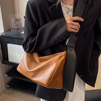 Коричневая маленькая новая модель