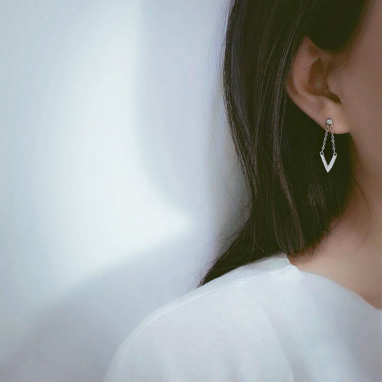 Minimalist V styling short earrings 925 pure silver plated white gold delicate temperament ear pendant personality inlaid with earthen
