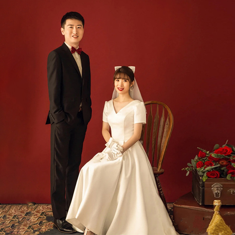 Fa-style retro light wedding dress 2021 new satin minimalist white V neckline Bridal Bridal's Brigade slapped out of the door veil