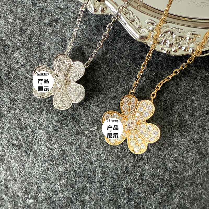 18K Gold Clover Necklace for Women Inlaid with Natural Diamonds Au750 Gold White Gold Rose Gold Four-Leaf Clover Pendant
