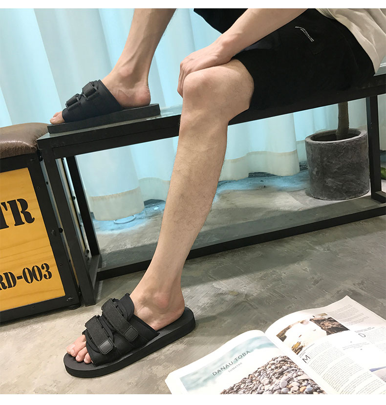 Dép đi trong nhà của nam giới thời trang mặc Hàn Quốc phiên bản của một từ kéo vài mùa hè ngoài trời dép trượt xu hướng giày bãi biển người đàn ông dép chaco