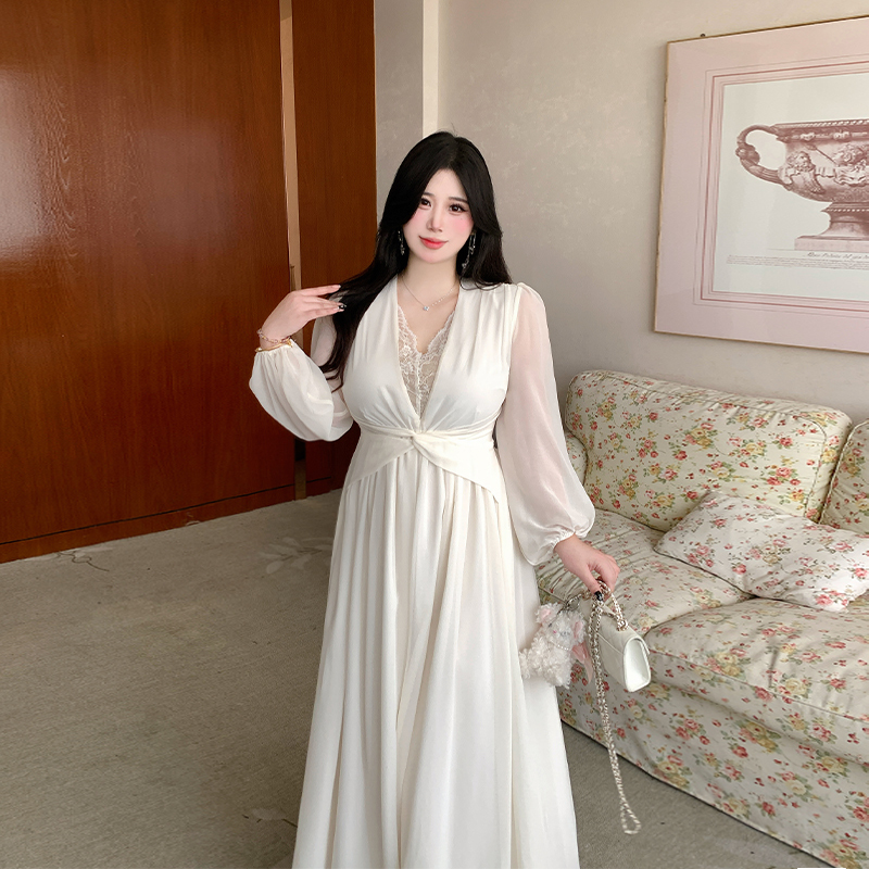 Zhang Pipi Plus-Size French-Style Pearl Chiffon Waist-Cinching Dress, Large Size Vintage Lace Splicing Slimming V-Neck Long Dress Zhang Pipi Plus-Size French-Style Pearl Chiffon Waist-Cinching Dress, Large Size Vintage Lace Splicing Slimming V-Neck Long Dress