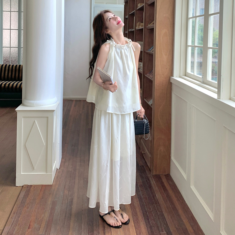 Cool and Elegant White Moonlight Sleeveless Halter Neck Dress Two-Piece Set for Women, Unique and Beautiful Summer Chiffon Long Dress with a Stunning Temperament