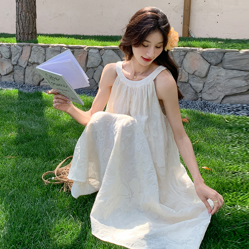 Cool White Moonlight Sleeveless Halter Dress for Women, Summer 2026, High-End Niche, Stunning and Ethereal, Vacation Beach Long Dress