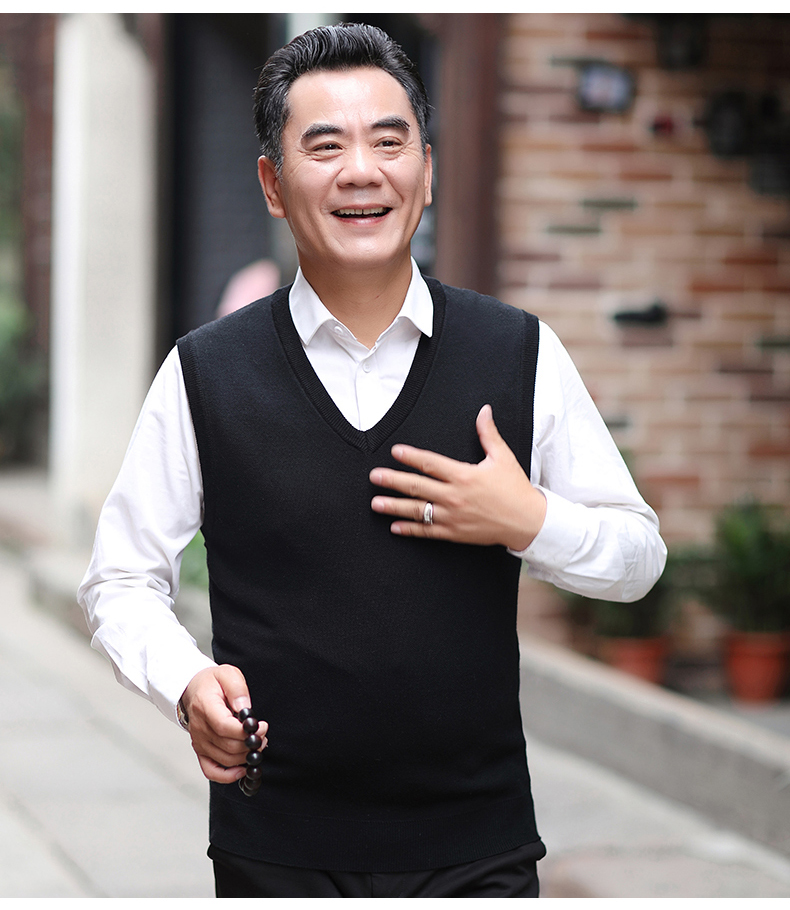 Mùa thu đông ông bố mặc áo len ấm áp cổ chữ V đan áo len giản dị áo len vest nam áo len nam trung niên