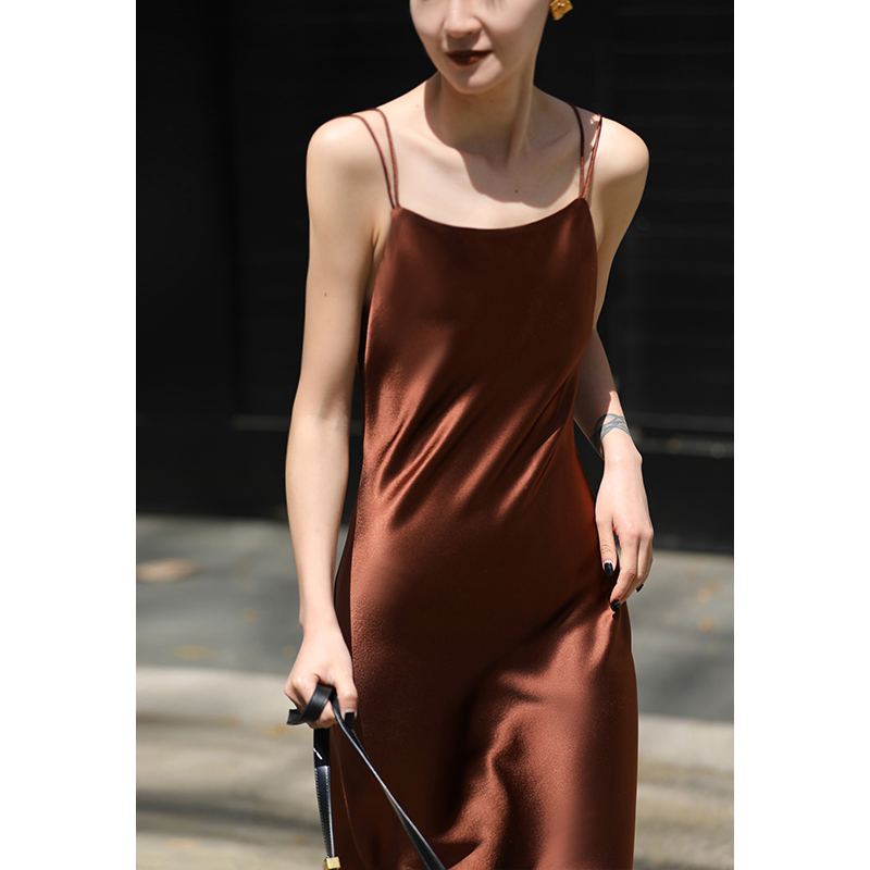 45 ° Bias-Cut Imported Acetate Glossy Satin Slim-Fit Mid-Length Slit Dress with Cross Back 45 ° Bias-Cut Imported Acetate Glossy Satin Slim-Fit Mid-Length Slit Dress with Cross Back