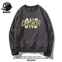 Глубокие серые упрощенные буквы