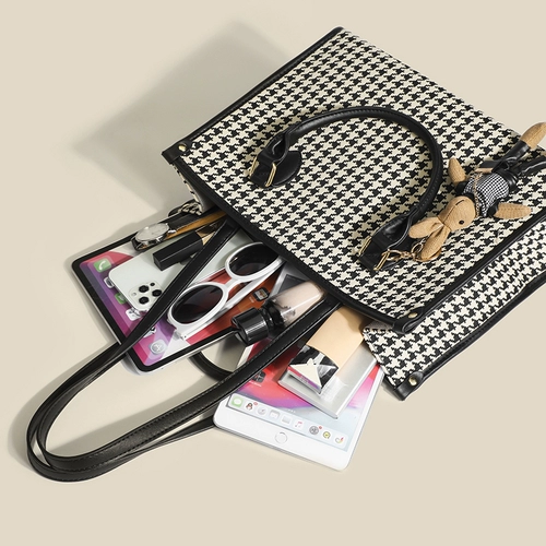 Вместительная и большая сумка на одно плечо