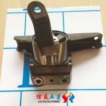 Suitable for Lech engine shock-absorbing bushing Baojun 1 2 1 0 engine right bracket rubber sleeve Le Chi machine foot